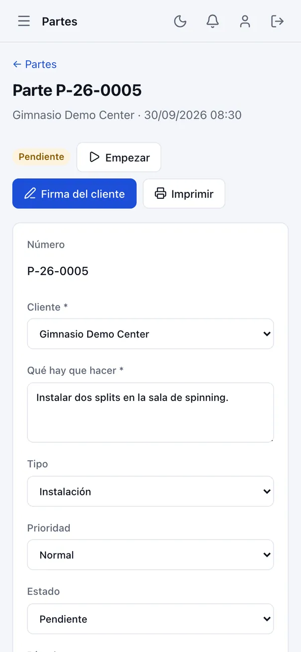 Ficha de un parte de trabajo en el móvil con los botones Empezar y Firma del cliente